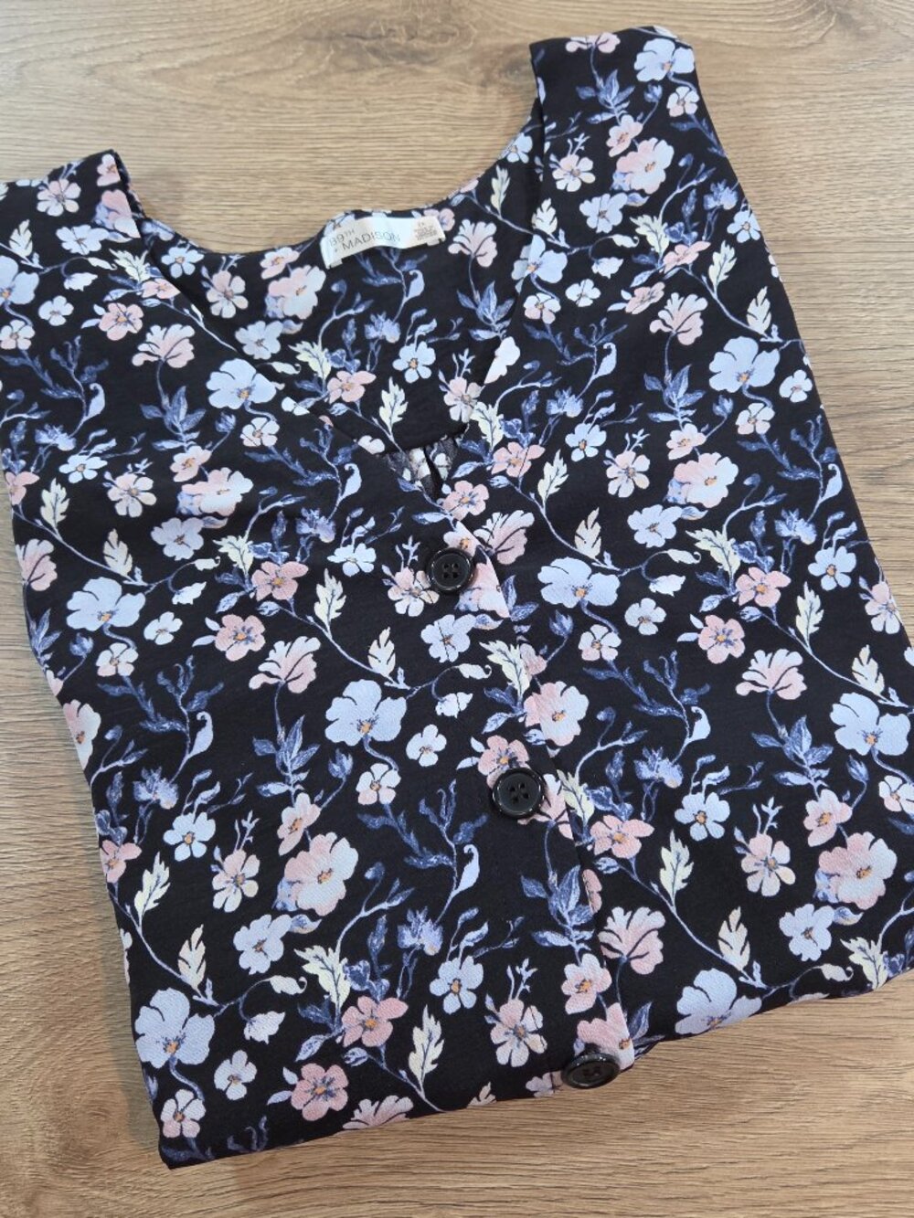 89th + Madison 2X Floral Button Front Blouse Recycled Poly Short Sleeve Curvy‎